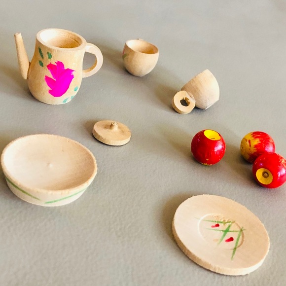 NEW Miniature Wood Table and Tea Set ~ Vintage - Picture 4 of 8